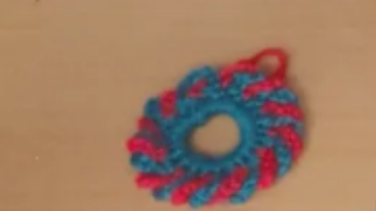 how to make mini crochet wreath ornament