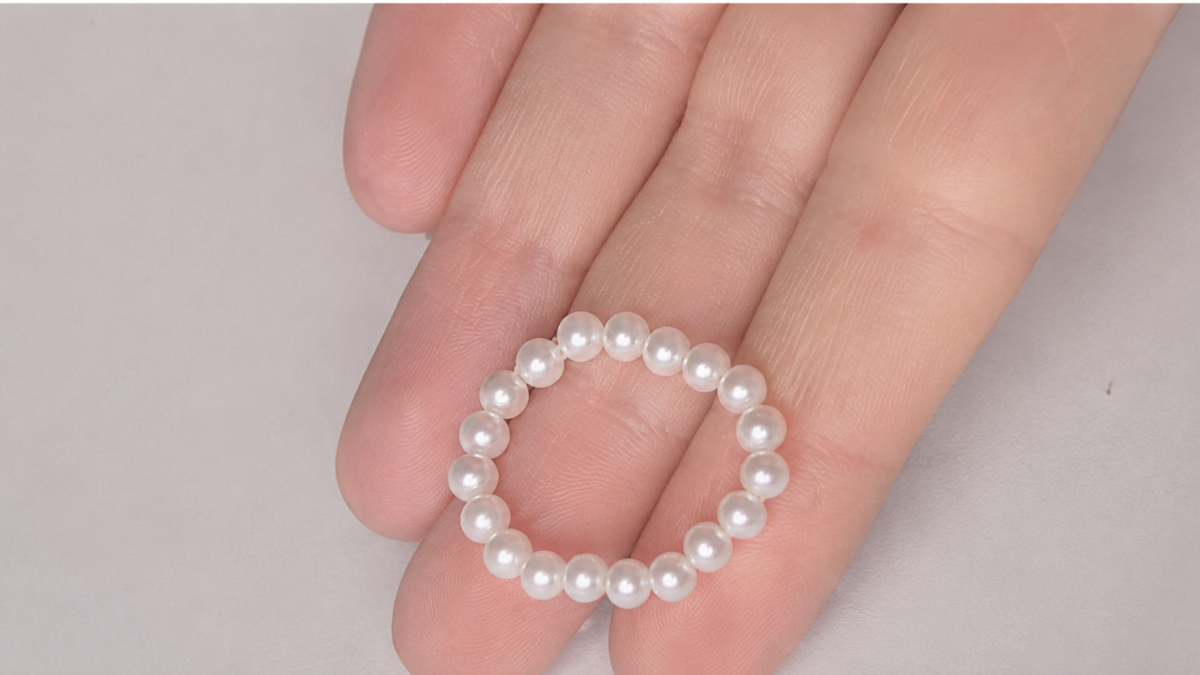 Cómo hacer un anillo de perlas: una joya sencilla, elegante y hecha por ti.